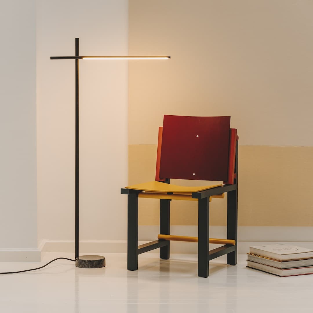 Taka LED Floor Lamp in Black-img-3