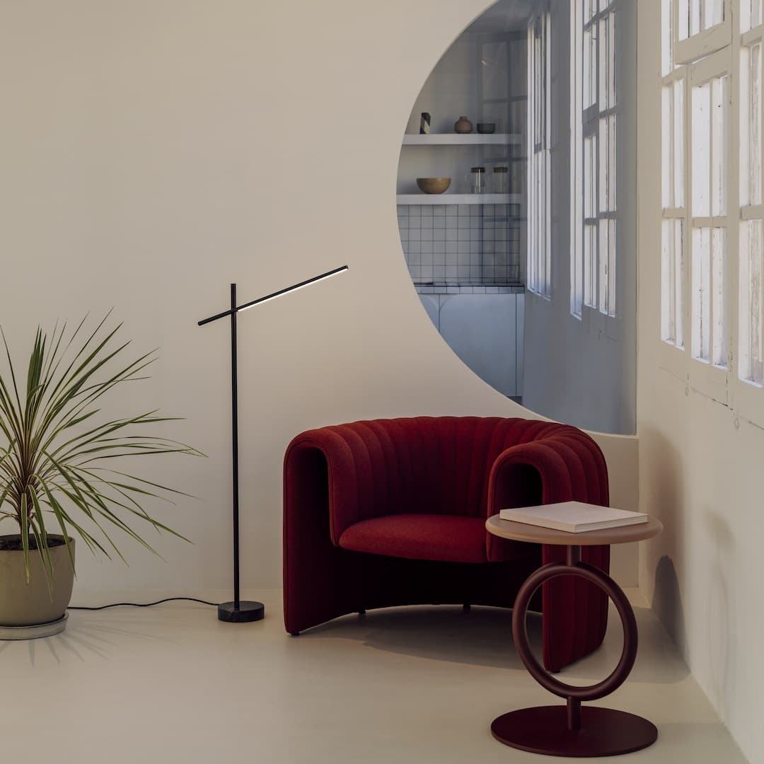 Taka LED Floor Lamp in Black-img-4
