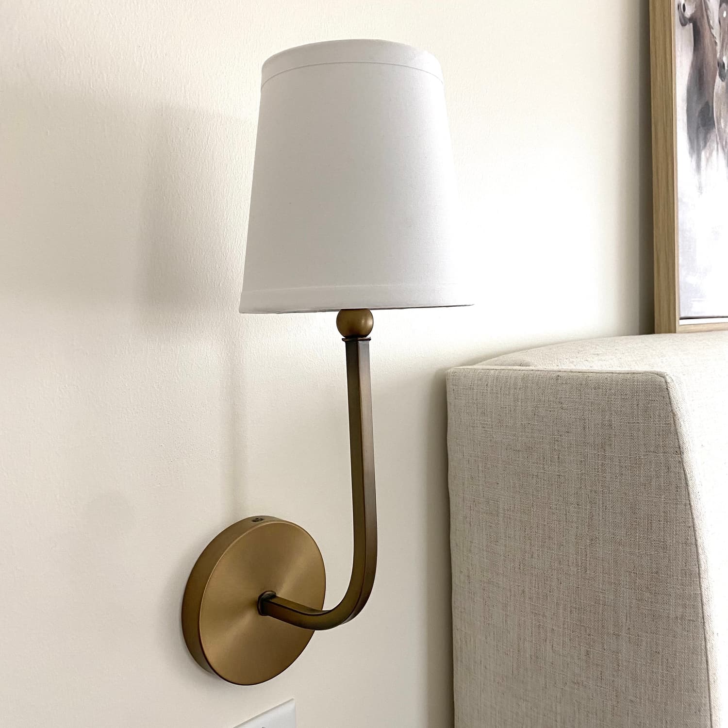 Peyton 1 Light Wall Light in Aged Brass-img-1