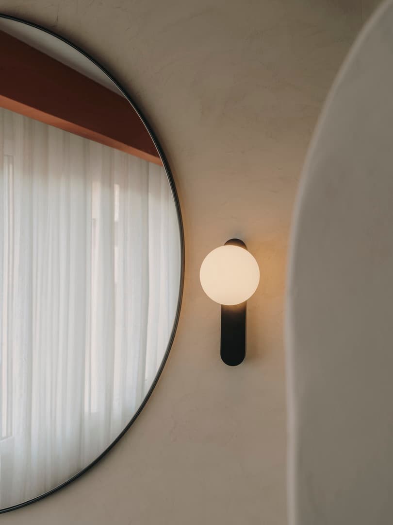Pearl 1 Light Wall Light in Black-img-4