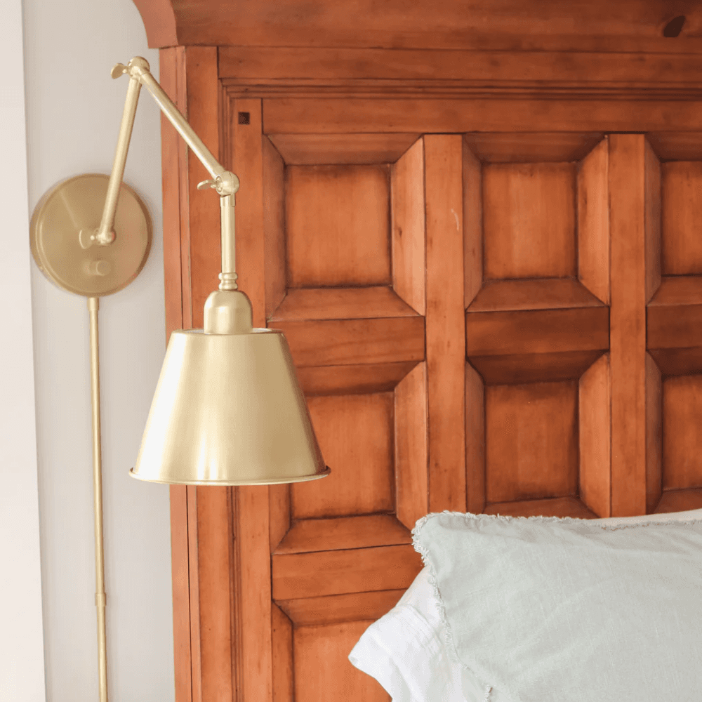 Dune 1 Light Wall Light - Large in Aged Brass-img-1