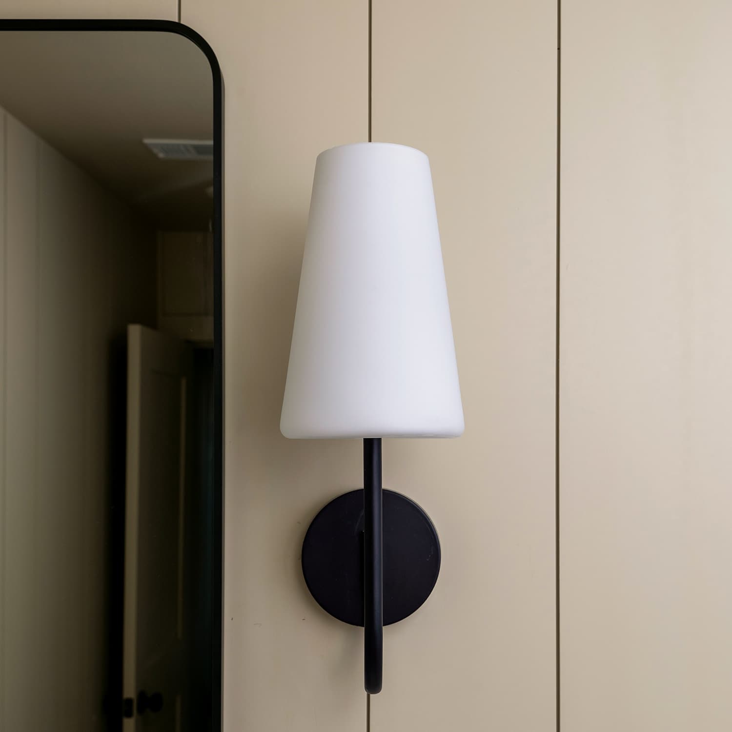 Mira 1 LT Wall Light in Matte Black